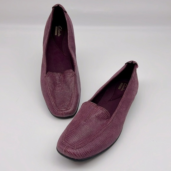 Clarks Shoes - Clarks “Haydn Gloss” Leather Burgundy (Plum) Snake Flats size 10